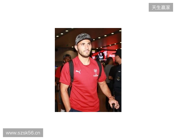 英超官方晒出图片:阿森纳U15全员抵达北京